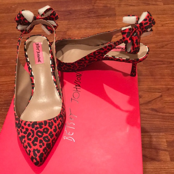 Betsey Johnson Pink Leopard Heels with Bow - Picture 6 of 9